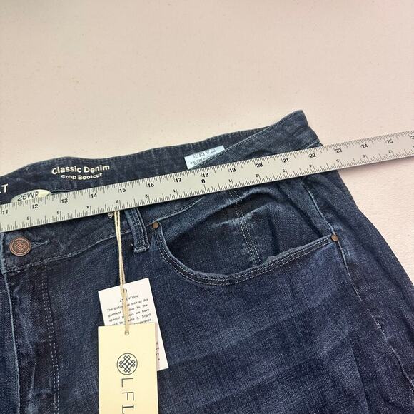 Laurie Felt | Women Classic Denim Crop Bootcut - Picture 4 of 6